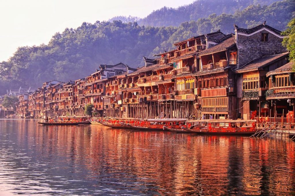 Phượng Hoàng Cổ Trấn